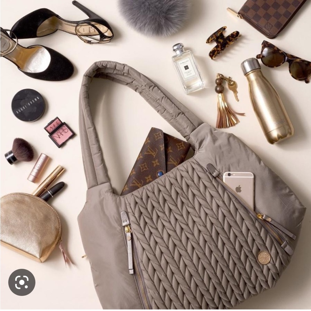 HAPP brand ANNA HOBO diaper bag in TAUPE ⭐️ excellent condition !!